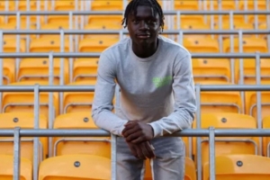 官方：狼队与俱乐部青训马特乌斯-马内签下首份职业合同