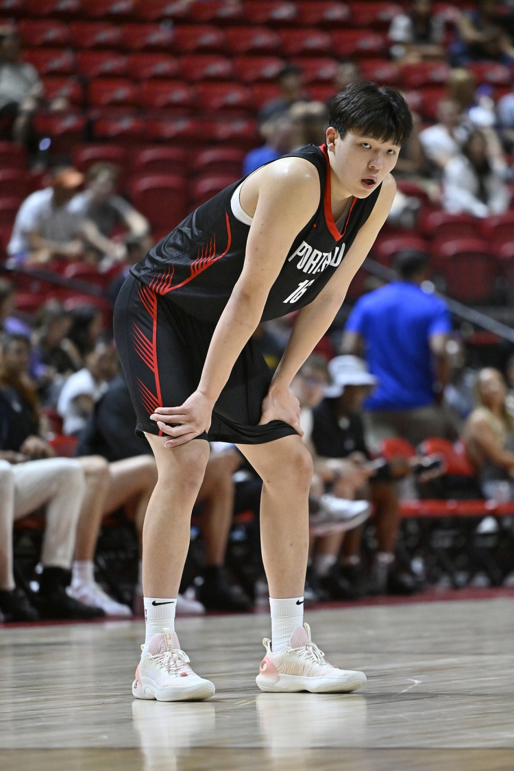 杨瀚森：打得好不好 看网上骂我的人多不多就知道了 要提高自己